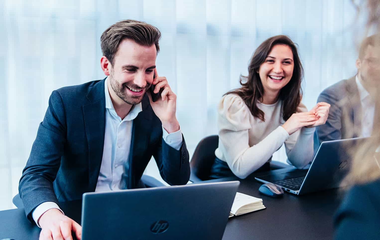 Collega's van ITDS in een vergadering.