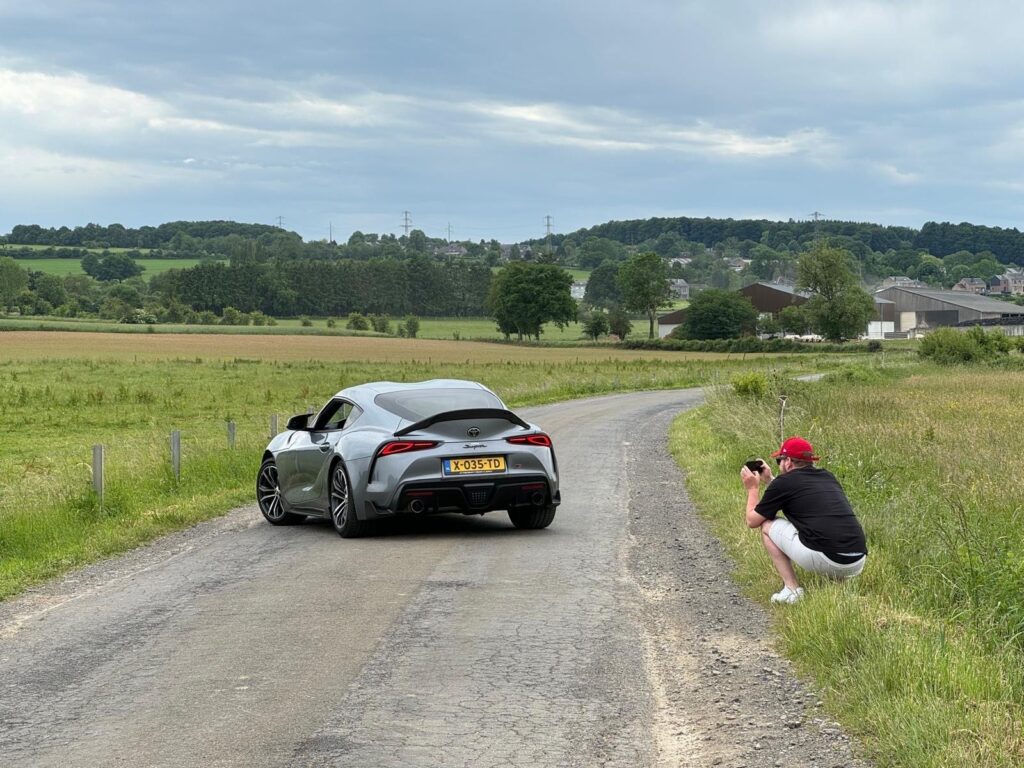 Thomas fotografeert zijn bolide
