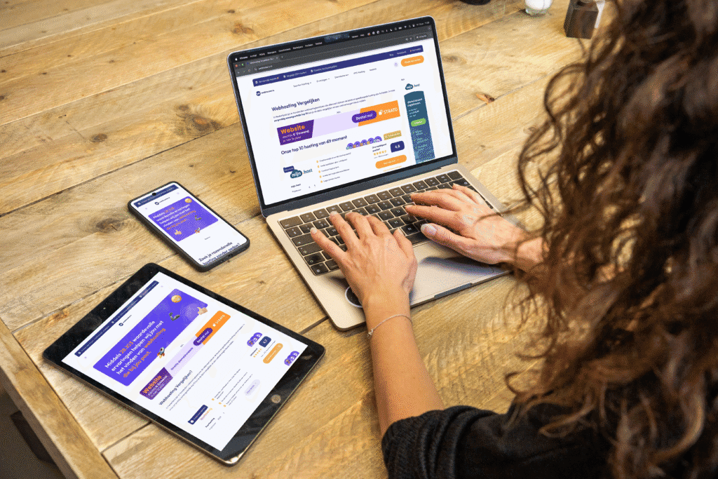 De nieuwe website voor webhosters.nl gepresenteerd op verschillende schermen
