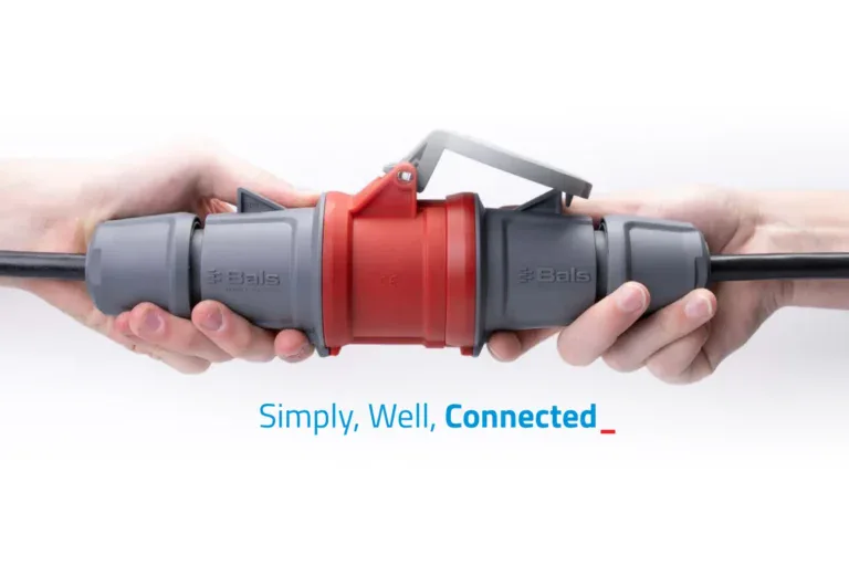 Bals stekers met daaronder de pay off 'Simply well connected'